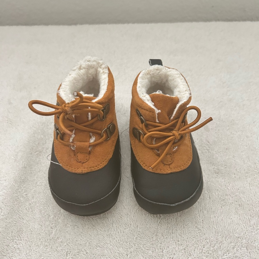 Carter's Baby Duck Boots, Size 6-9 Months,Preowned.